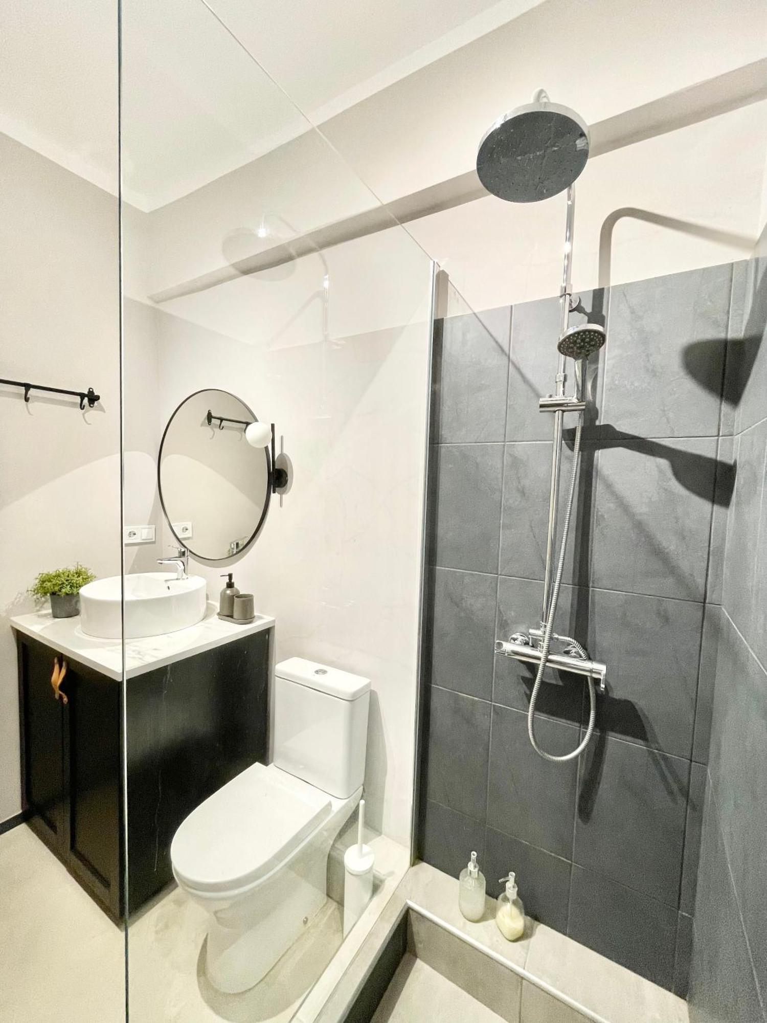 Comfy And Spacious Two Bedroom Apartment With Balcony Atena Exterior foto